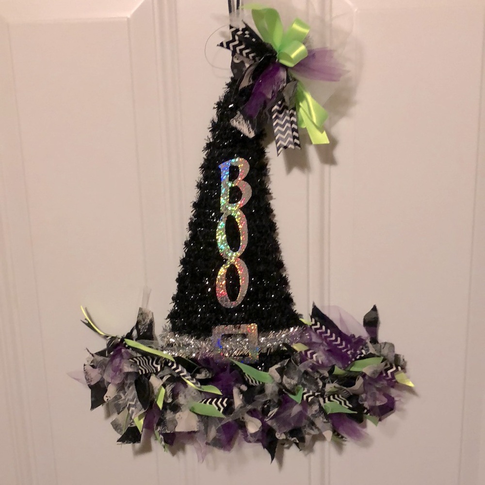 Cute witch door hanger custom made!🎃👻